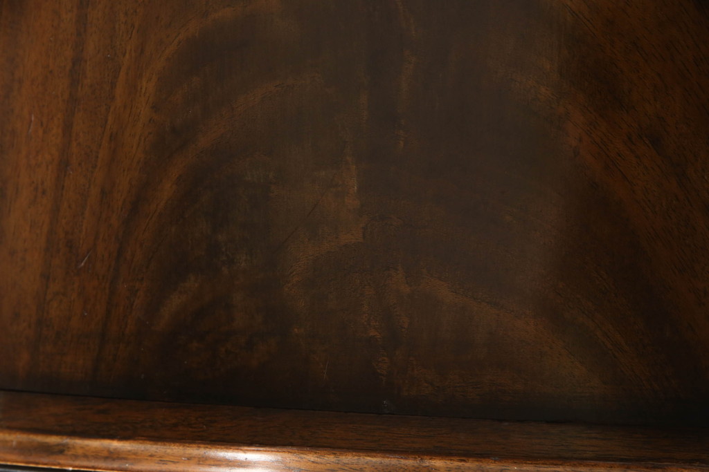 イギリスアンティーク　ウォールナット材　美しい杢目が目を惹くトールチェスト(タワーチェスト、縦型チェスト、引き出し、収納棚、戸棚、キャビネット、英国)(R-065764)