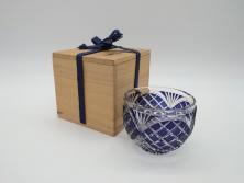 【骨董買取】島津薩摩切子　SHIMADZU刻印有り　尚古集成館監修　薩摩ガラス工芸作　切子中付鉢(被せガラス、小鉢、グラス、伝統工芸品、和ガラス)を買取りました。