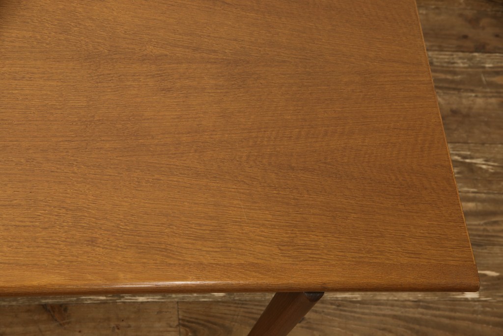 中古　デンマーク家具　Hans J Wegner(ハンス・J・ウェグナー)　GETAMA(ゲタマ)　洗練されたスタイリッシュさが魅力的なセンターテーブル(コーヒーテーブル、リビングテーブル)(R-051650)