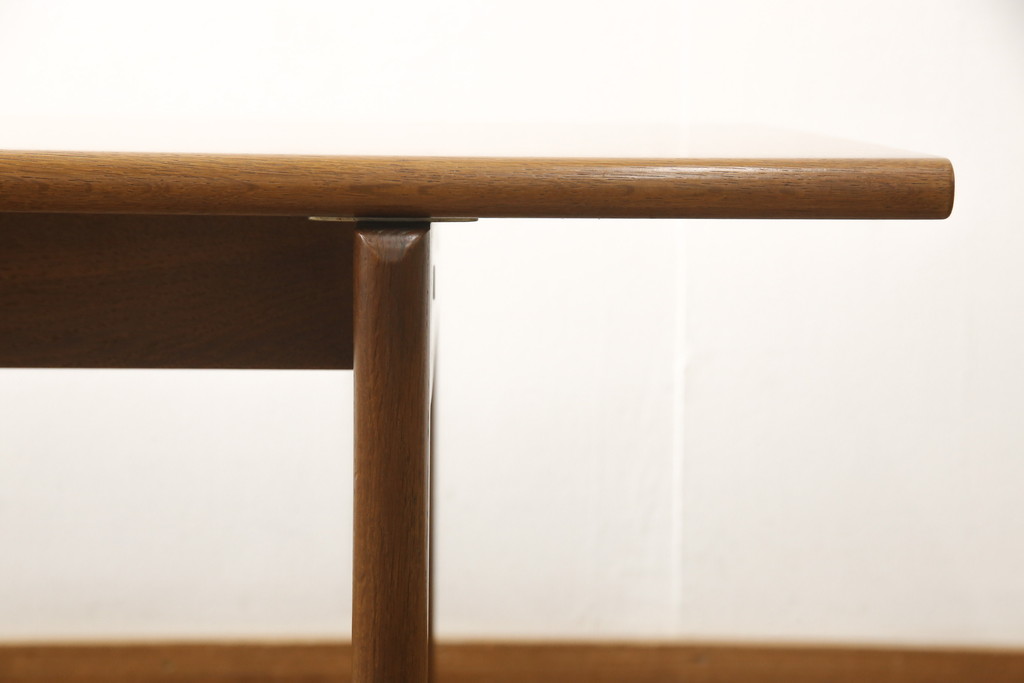中古　デンマーク家具　Hans J Wegner(ハンス・J・ウェグナー)　GETAMA(ゲタマ)　洗練されたスタイリッシュさが魅力的なセンターテーブル(コーヒーテーブル、リビングテーブル)(R-051650)