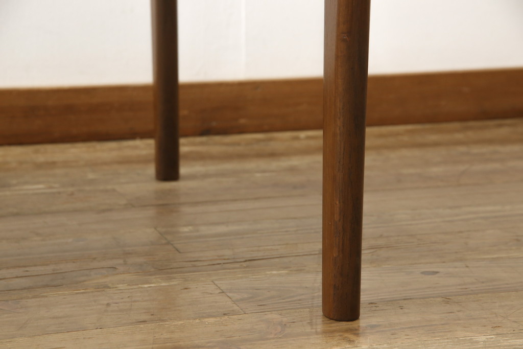 中古　デンマーク家具　Hans J Wegner(ハンス・J・ウェグナー)　GETAMA(ゲタマ)　洗練されたスタイリッシュさが魅力的なセンターテーブル(コーヒーテーブル、リビングテーブル)(R-051650)