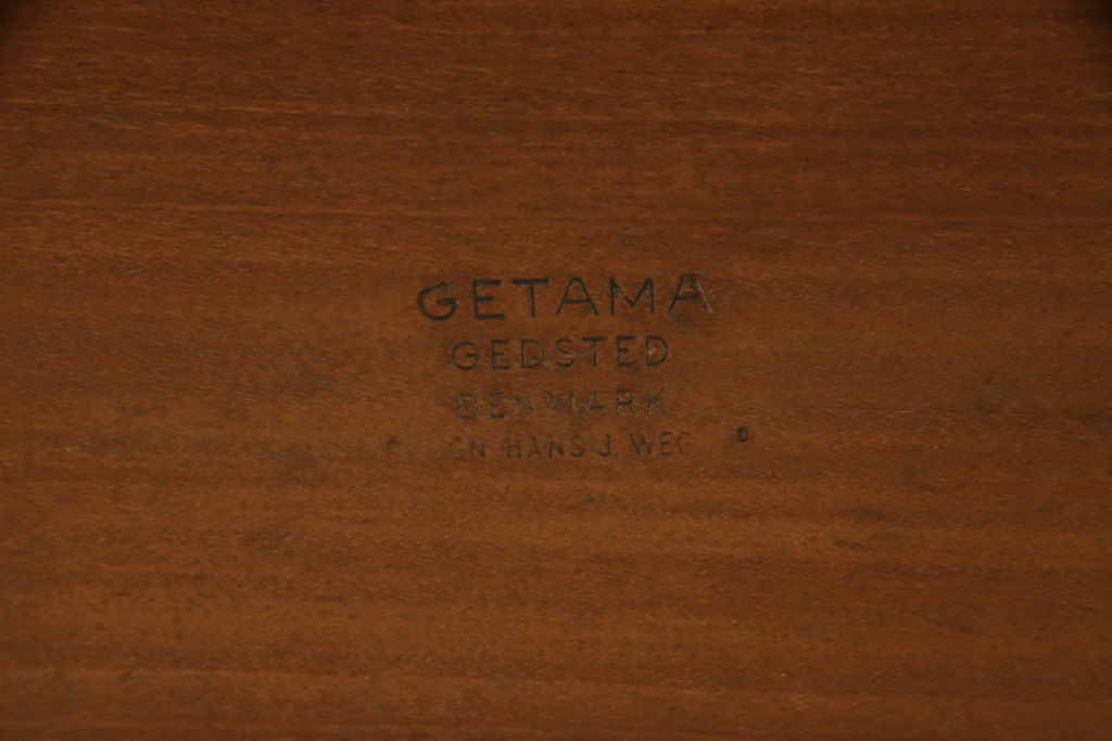 中古　デンマーク家具　Hans J Wegner(ハンス・J・ウェグナー)　GETAMA(ゲタマ)　洗練されたスタイリッシュさが魅力的なセンターテーブル(コーヒーテーブル、リビングテーブル)(R-051650)