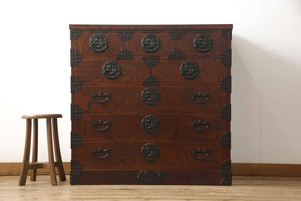 中古　美品　岩谷堂箪笥　力強い杢目と緻密な金具が存在感溢れる整理箪笥(チェスト、和タンス、収納箪笥、引き出し)(R-052135)