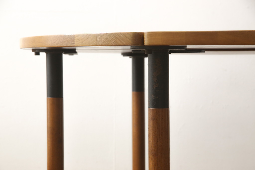 北欧ヴィンテージ　デンマーク家具　リチャードニッセン(Richard Nissen)　和やかな空間づくりにぴったりのチーク材製のダイニングテーブル(ラウンドテーブル、机、ビンテージ)(R-050882)