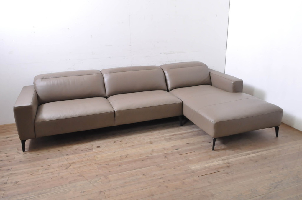 中古　極美品　短期使用　BoConcept(ボーコンセプト)　ZURICH(チューリッヒ)　本革(レザー)　調節可能なヘッドレスト付き　快適な座り心地と高級感ある空間を演出してくれるソファ(2人掛け、3人掛け、長椅子、長イス、コーナーソファ、アームソファ、カウチソファ、北欧)(定価約148万円)(R-068486)