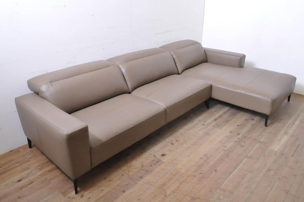 中古　極美品　短期使用　BoConcept(ボーコンセプト)　ZURICH(チューリッヒ)　本革(レザー)　調節可能なヘッドレスト付き　快適な座り心地と高級感ある空間を演出してくれるソファ(2人掛け、3人掛け、長椅子、長イス、コーナーソファ、アームソファ、カウチソファ、北欧)(定価約148万円)(R-068486)