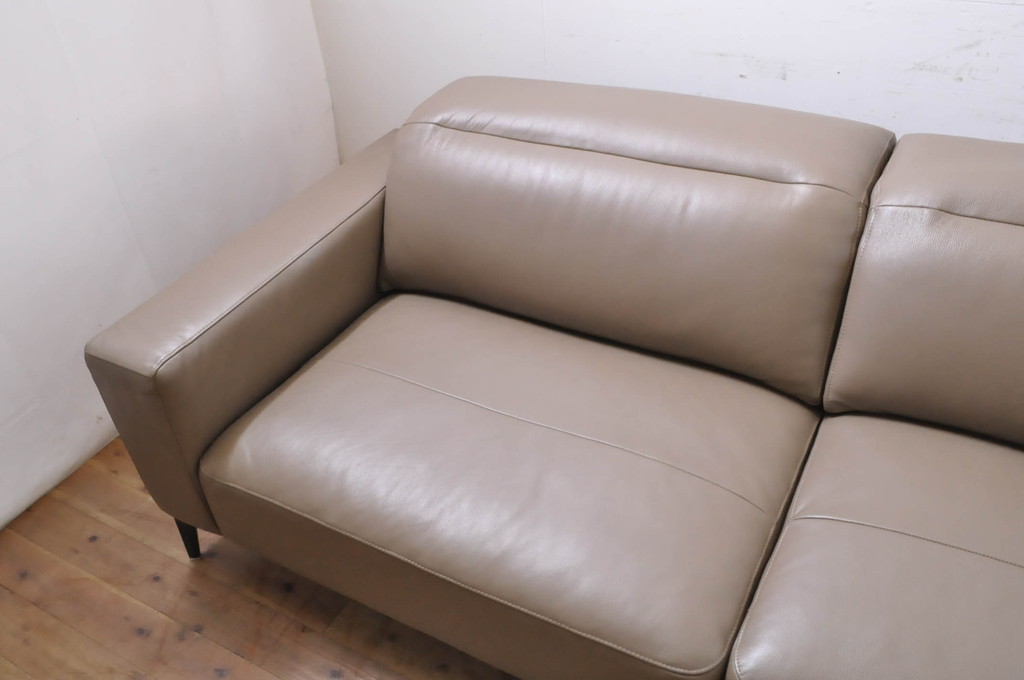 中古　極美品　短期使用　BoConcept(ボーコンセプト)　ZURICH(チューリッヒ)　本革(レザー)　調節可能なヘッドレスト付き　快適な座り心地と高級感ある空間を演出してくれるソファ(2人掛け、3人掛け、長椅子、長イス、コーナーソファ、アームソファ、カウチソファ、北欧)(定価約148万円)(R-068486)