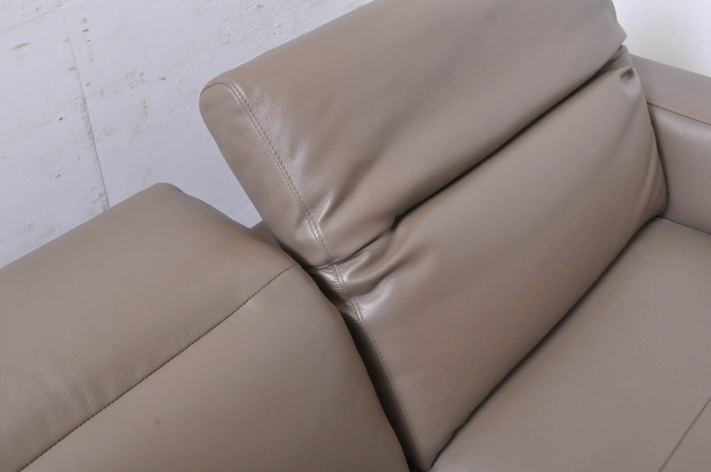 中古　極美品　短期使用　BoConcept(ボーコンセプト)　ZURICH(チューリッヒ)　本革(レザー)　調節可能なヘッドレスト付き　快適な座り心地と高級感ある空間を演出してくれるソファ(2人掛け、3人掛け、長椅子、長イス、コーナーソファ、アームソファ、カウチソファ、北欧)(定価約148万円)(R-068486)