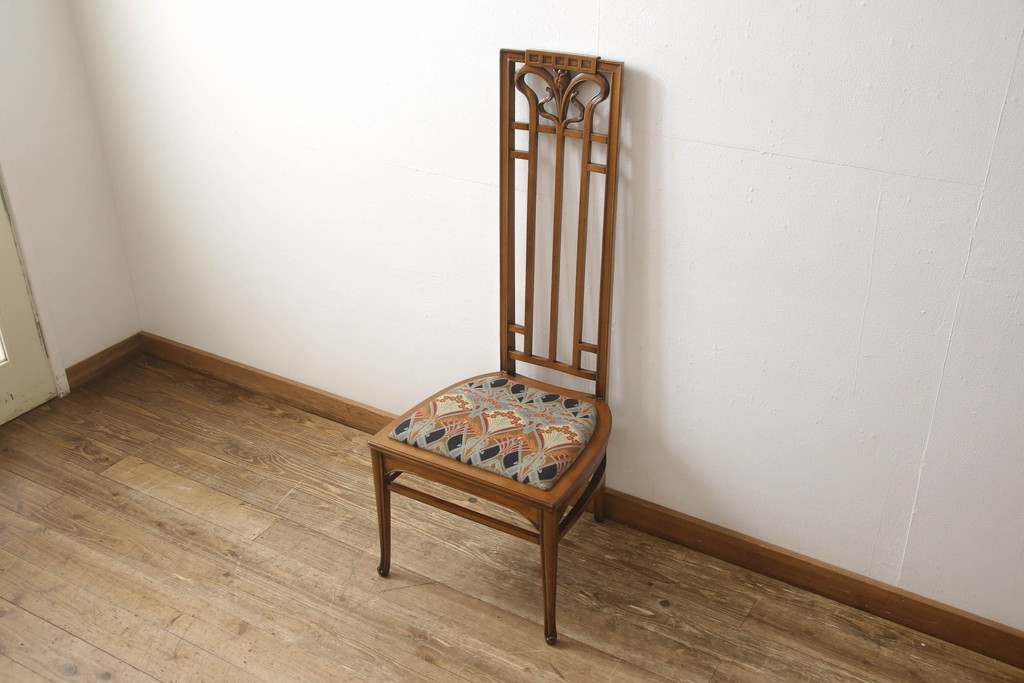 中古　美品　イタリア　ブランド家具　メデア(Medea)　背板の彫刻と華やかなファブリックが印象的なハイバックチェア(椅子、イス、ダイニングチェア)(R-060314)
