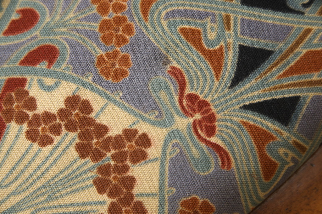 中古　美品　イタリア　ブランド家具　メデア(Medea)　背板の彫刻と華やかなファブリックが印象的なハイバックチェア(椅子、イス、ダイニングチェア)(R-060314)