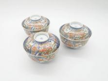 江戸期　古伊万里　金彩　色絵　約12cm　3.8寸　一つ一つ丁寧に絵付けされた豪華な蓋付き茶碗3客セット(獅子、松竹、和食器、三寸八分)(R-070632)