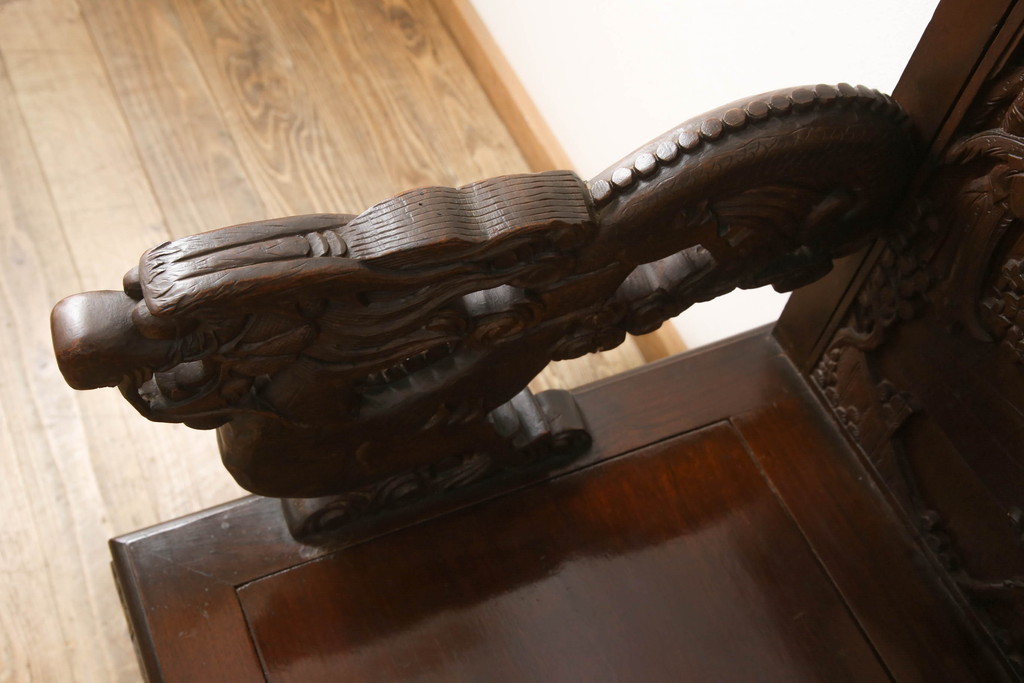 ビンテージ家具　中国　珍品　希少!　花梨(カリン)材　龍の彫刻が目を引くアームチェア(板座チェア、ダイニングチェア、椅子、ヴィンテージ)(R-059715)