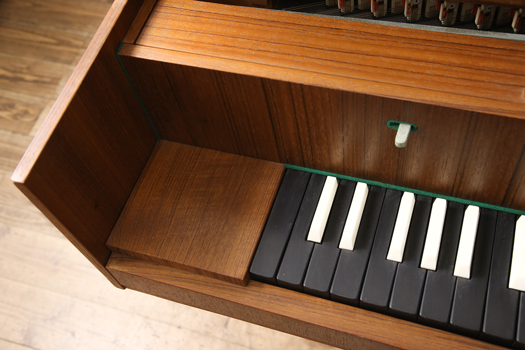 和製ビンテージ　希少　東海楽器チェンバロ　TOKAI PIANO(トーカイピアノ)　ジャンク品　ディスプレイにおすすめ!北欧デザインが素朴でかわいらしいピアノ(ヴィンテージ、ディスプレイ、店舗什器)(R-052352)