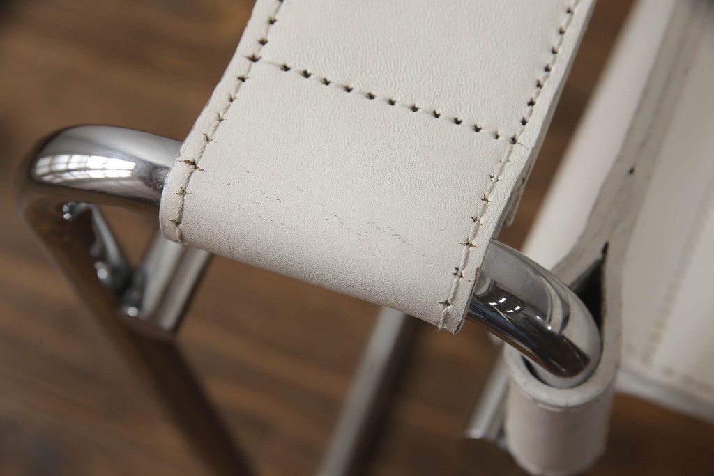 中古　Knoll製(ノル)　Marcel Breuer(マルセル・ブロイヤー)　本革(レザー)　Wassily Lounge Chair(ワシリーチェア)　スタイリッシュなデザインが魅力のラウンジチェア(アームチェア、椅子、イス)(定価約52万円)(R-066810)