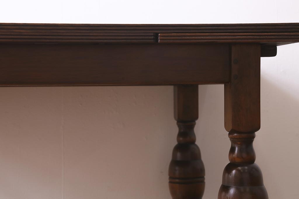 アンティーク家具　イギリスアンティーク　オーク材　エレガントな印象のドローリーフテーブル(エクステンションテーブル、ダイニングテーブル)(R-039972)