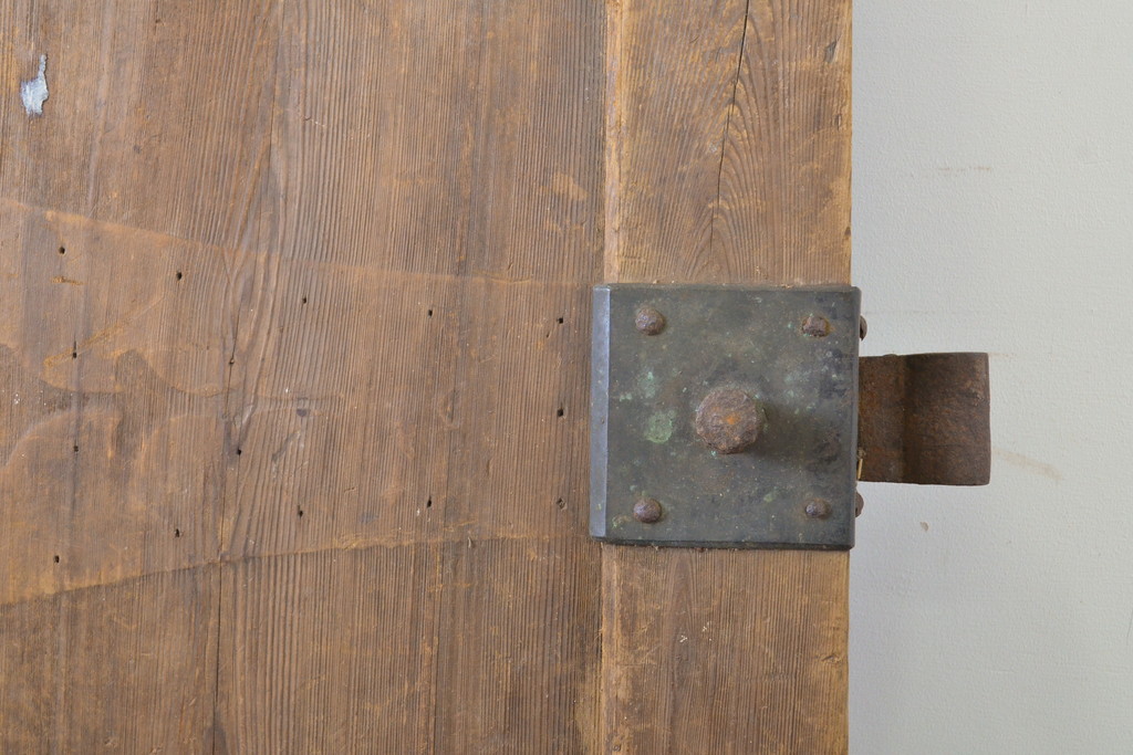 アンティーク建具　時代を感じる門扉の小扉1枚(くぐり戸、木製扉、蔵戸)(R-063681)