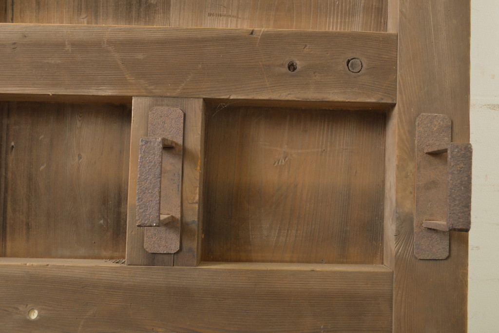 アンティーク建具　時代を感じる門扉の小扉1枚(くぐり戸、木製扉、蔵戸)(R-063681)