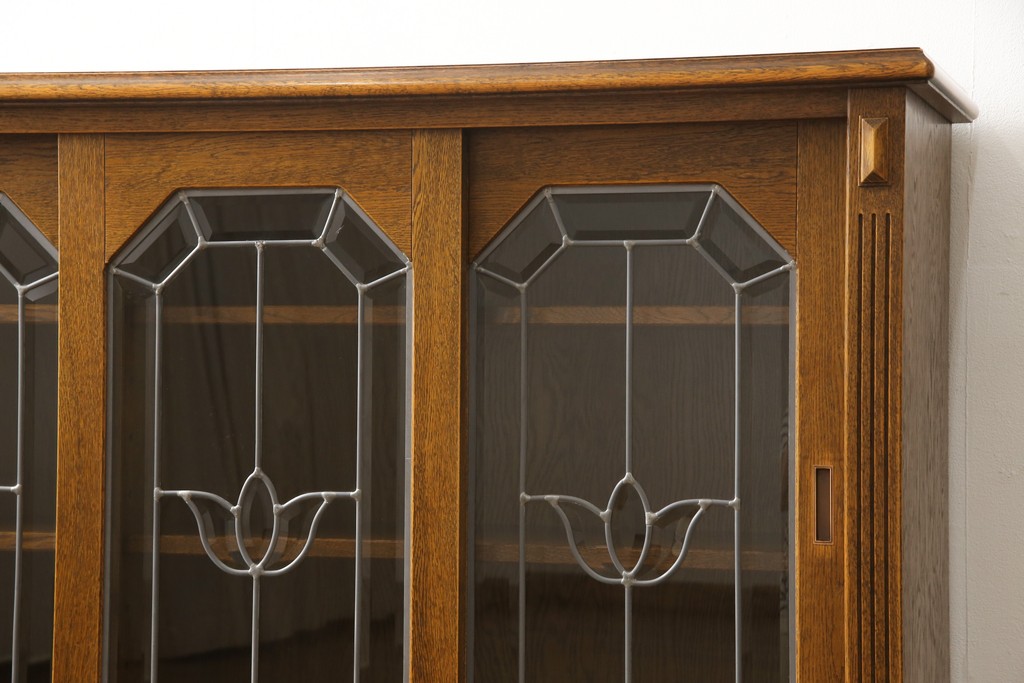 中古　美品　三越　Brugge(ブルージュ)　ステンドグラスがクラシカルな雰囲気を醸し出す収納棚(定価約21万円)(飾り棚、戸棚、キャビネット、食器棚)(R-058397)