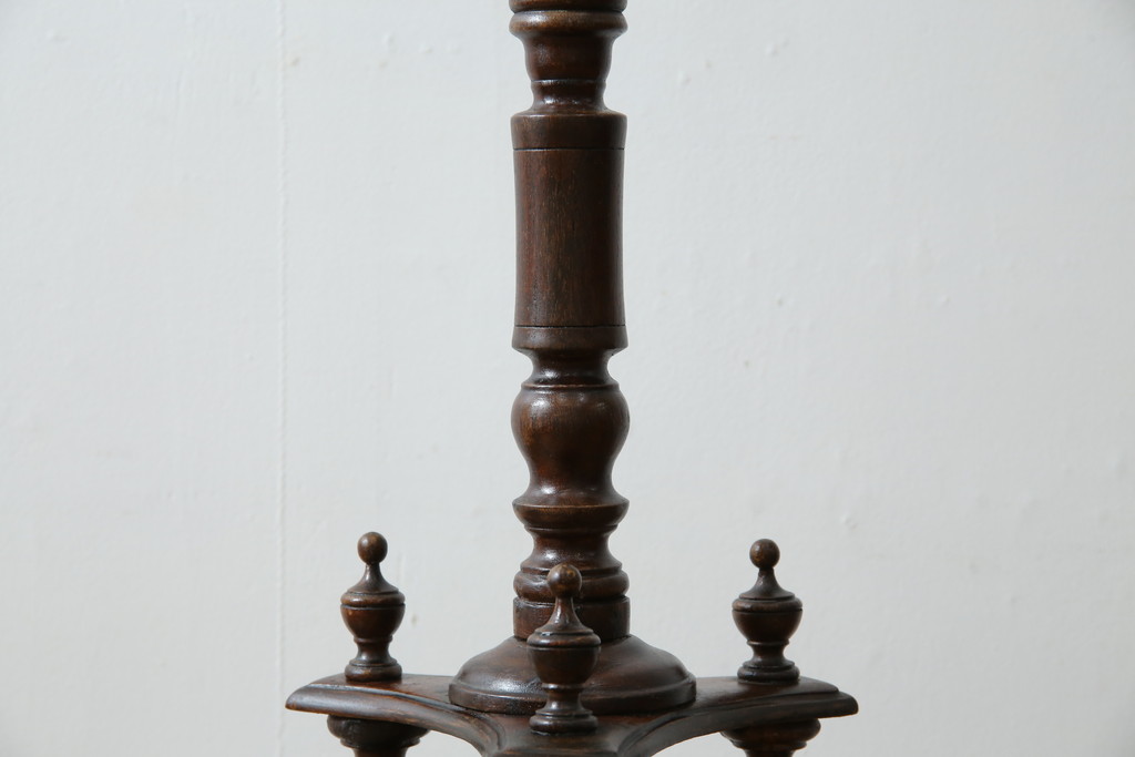 イギリスアンティーク　Lloyd's Antiques(ロイズ・アンティークス)取り扱い　マホガニー材　シックな色合いで落ち着いた空間づくりにおすすめのフロアスタンド(フロアランプ、スタンドライト、スタンド照明、英国)(R-077020)