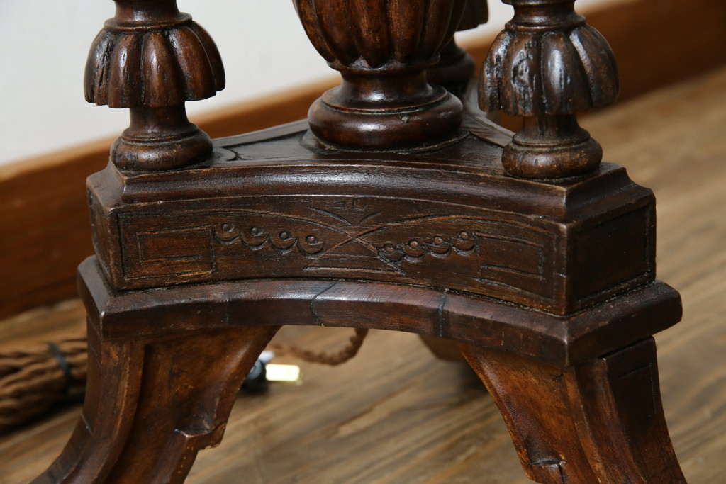 イギリスアンティーク　Lloyd's Antiques(ロイズ・アンティークス)取り扱い　マホガニー材　シックな色合いで落ち着いた空間づくりにおすすめのフロアスタンド(フロアランプ、スタンドライト、スタンド照明、英国)(R-077020)