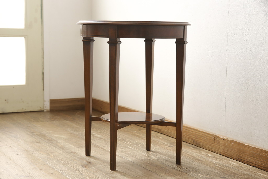 アメリカビンテージ　洗練された佇まいに気品を感じるサイドテーブル(コーヒーテーブル、カフェテーブル、ラウンドテーブル、ヴィンテージ)(R-056334)