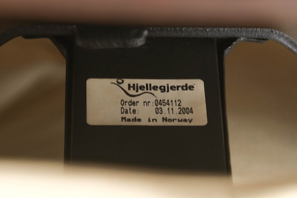 中古　本革　ノルウェー　Hjellegjerde(イエリアーダ社)　優雅なくつろぎの時間におすすめのリクライニングチェア(椅子、アームチェア、1人掛けソファ)(R-057899)