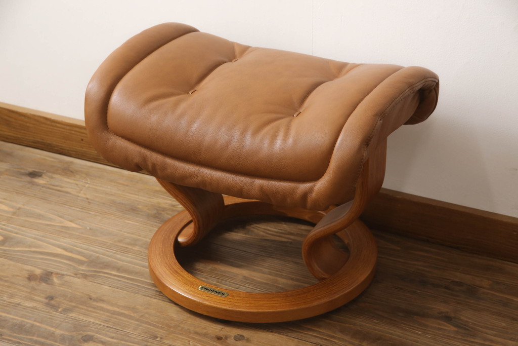 中古　EKORNES(エコーネス)　ロイヤルシリーズ　本革(レザー)　極上のくつろぎの時間を演出するストレスレスチェア+オットマンのセット(クラシックベース、アームチェア、リクライニングチェア、椅子、イス、1人掛けソファ、1Pソファ、フットスツール、北欧)(定価約46万円)(R-065468)