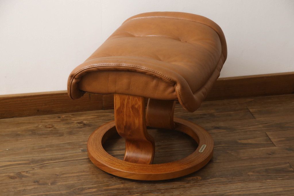 中古　EKORNES(エコーネス)　ロイヤルシリーズ　本革(レザー)　極上のくつろぎの時間を演出するストレスレスチェア+オットマンのセット(クラシックベース、アームチェア、リクライニングチェア、椅子、イス、1人掛けソファ、1Pソファ、フットスツール、北欧)(定価約46万円)(R-065468)