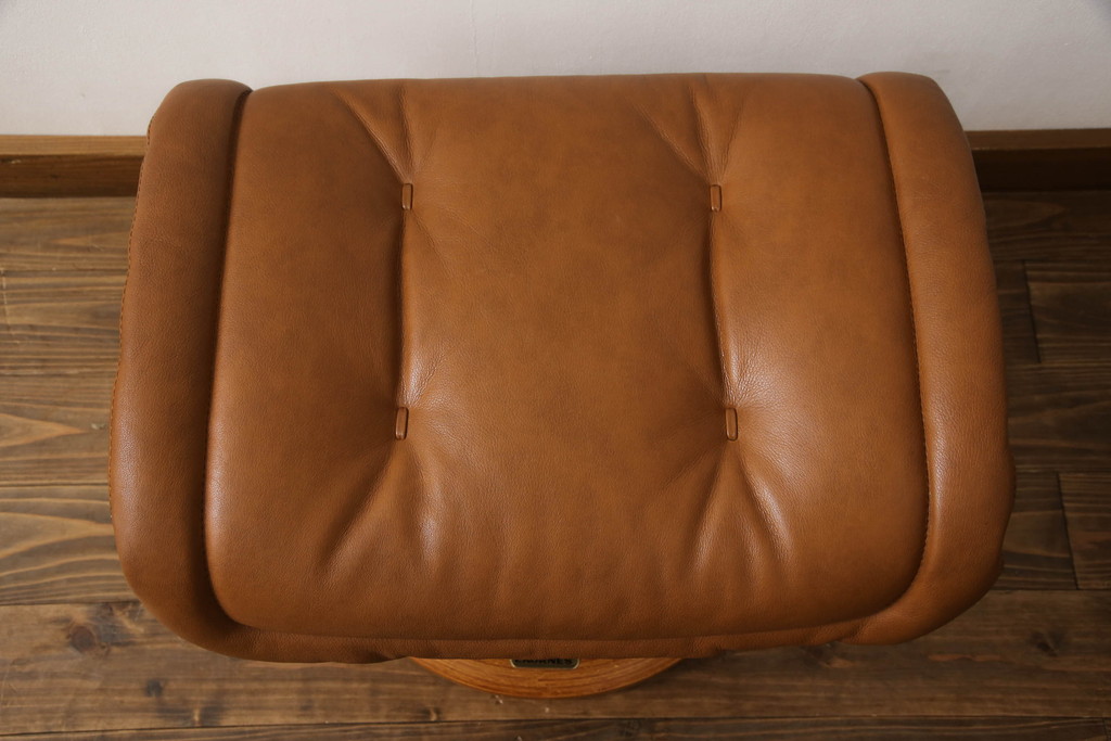 中古　EKORNES(エコーネス)　ロイヤルシリーズ　本革(レザー)　極上のくつろぎの時間を演出するストレスレスチェア+オットマンのセット(クラシックベース、アームチェア、リクライニングチェア、椅子、イス、1人掛けソファ、1Pソファ、フットスツール、北欧)(定価約46万円)(R-065468)