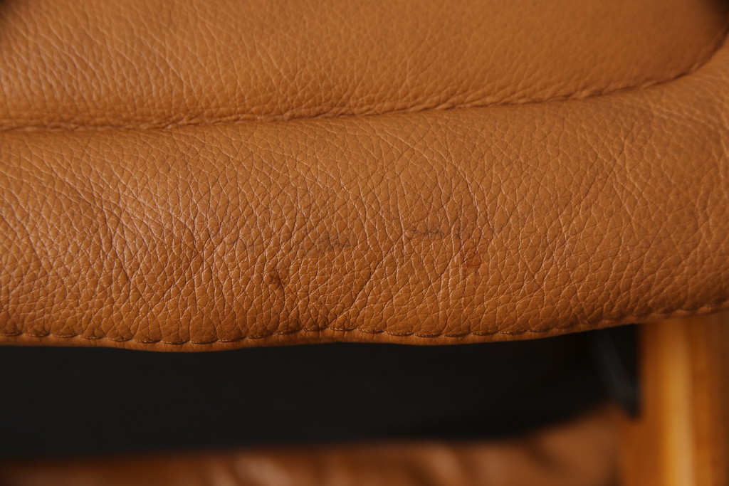 中古　EKORNES(エコーネス)　ロイヤルシリーズ　本革(レザー)　極上のくつろぎの時間を演出するストレスレスチェア+オットマンのセット(クラシックベース、アームチェア、リクライニングチェア、椅子、イス、1人掛けソファ、1Pソファ、フットスツール、北欧)(定価約46万円)(R-065468)