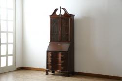 アメリカビンテージ　老舗工房　Jasper Cabinet(ジャスパーキャビネット)社　クラッシックデザインの小振りなビューローブックケース(ライディングビューロー、ライティングデスク、机、ワークデスク、本箱、本棚、飾り棚、収納棚、戸棚、引き出し、在宅用、在宅ワーク用、簿記机、ヴィンテージ)(R-083374)