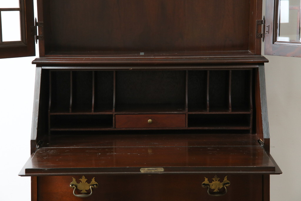 アメリカビンテージ　老舗工房　Jasper Cabinet(ジャスパーキャビネット)社　クラッシックデザインの小振りなビューローブックケース(ライディングビューロー、ライティングデスク、机、ワークデスク、本箱、本棚、飾り棚、収納棚、戸棚、引き出し、在宅用、在宅ワーク用、簿記机、ヴィンテージ)(R-083374)