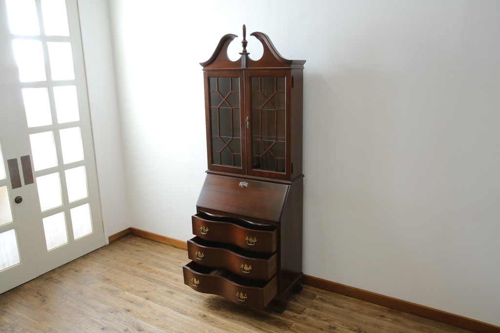 アメリカビンテージ　老舗工房　Jasper Cabinet(ジャスパーキャビネット)社　クラッシックデザインの小振りなビューローブックケース(ライディングビューロー、ライティングデスク、机、ワークデスク、本箱、本棚、飾り棚、収納棚、戸棚、引き出し、在宅用、在宅ワーク用、簿記机、ヴィンテージ)(R-083374)