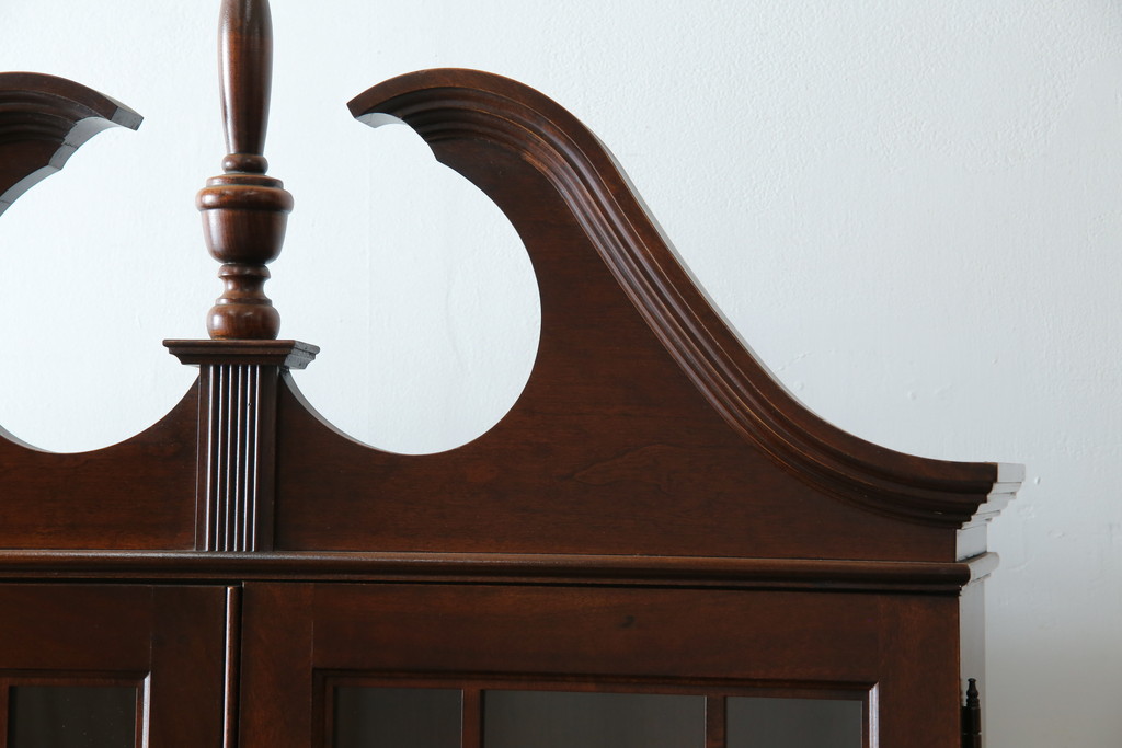 アメリカビンテージ　老舗工房　Jasper Cabinet(ジャスパーキャビネット)社　クラッシックデザインの小振りなビューローブックケース(ライディングビューロー、ライティングデスク、机、ワークデスク、本箱、本棚、飾り棚、収納棚、戸棚、引き出し、在宅用、在宅ワーク用、簿記机、ヴィンテージ)(R-083374)