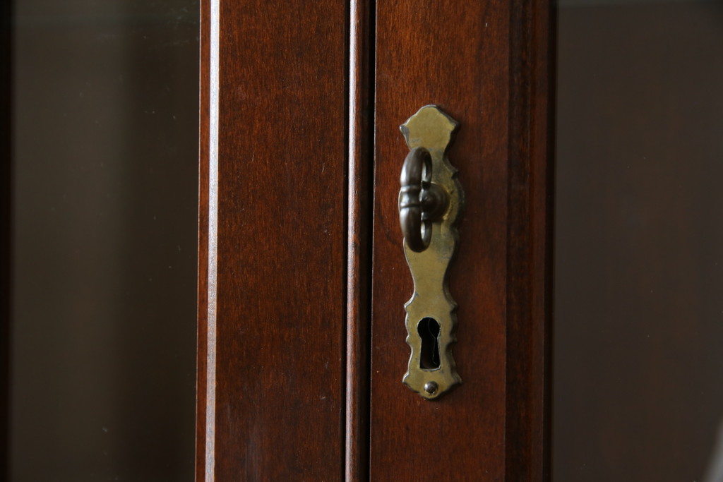 アメリカビンテージ　老舗工房　Jasper Cabinet(ジャスパーキャビネット)社　クラッシックデザインの小振りなビューローブックケース(ライディングビューロー、ライティングデスク、机、ワークデスク、本箱、本棚、飾り棚、収納棚、戸棚、引き出し、在宅用、在宅ワーク用、簿記机、ヴィンテージ)(R-083374)