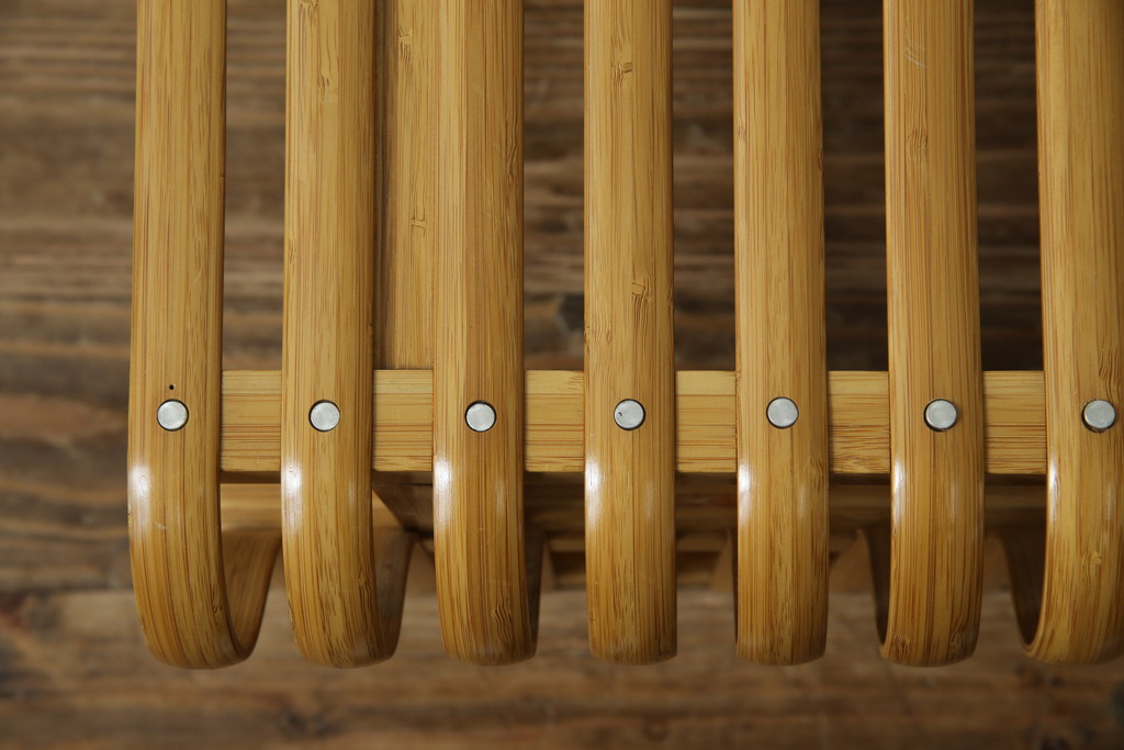 中古　美品　城所右文次デザイン　三越伊勢丹プロパティ・デザイン　Bamboo Chair　滑らかな曲線のデザインが目を惹く特注のオットマン(安楽椅子、ディスプレイ、フットスツール)(オットマン定価約30万円)(R-084636)