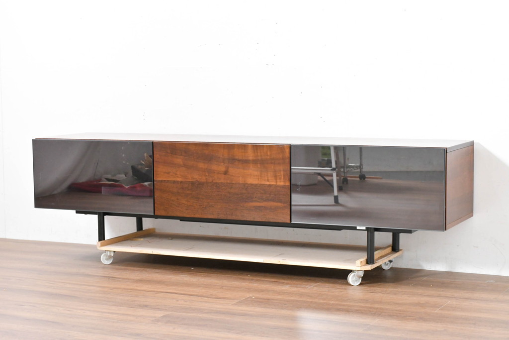中古　美品　Cassinaixc.(カッシーナイクスシー)　BREATH(ブレス)　洗練されたモダンデザインが素敵なシアターボード(テレビ台、テレビボード、リビングボード、ローボード、収納棚、戸棚)(R-084226)