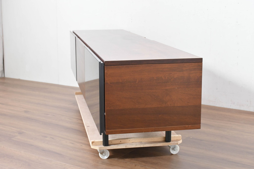 中古　美品　Cassinaixc.(カッシーナイクスシー)　BREATH(ブレス)　洗練されたモダンデザインが素敵なシアターボード(テレビ台、テレビボード、リビングボード、ローボード、収納棚、戸棚)(R-084226)