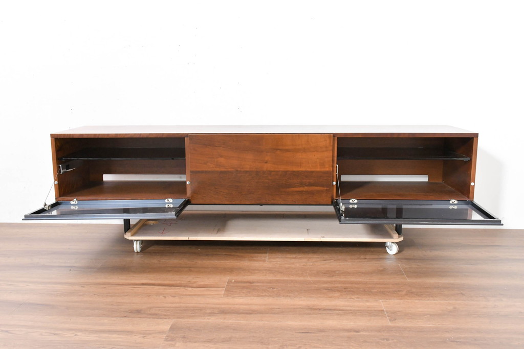 中古　美品　Cassinaixc.(カッシーナイクスシー)　BREATH(ブレス)　洗練されたモダンデザインが素敵なシアターボード(テレビ台、テレビボード、リビングボード、ローボード、収納棚、戸棚)(R-084226)