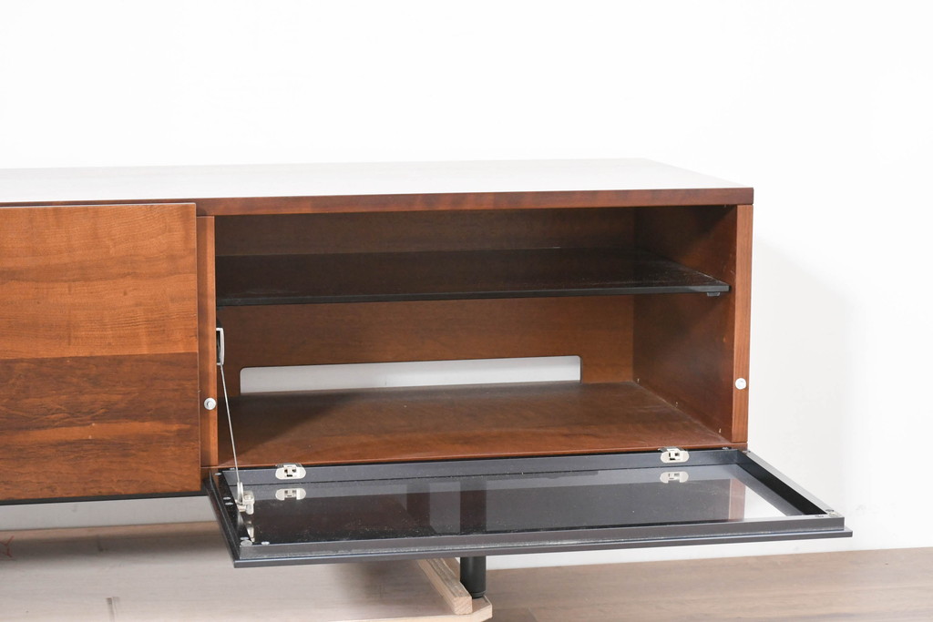 中古　美品　Cassinaixc.(カッシーナイクスシー)　BREATH(ブレス)　洗練されたモダンデザインが素敵なシアターボード(テレビ台、テレビボード、リビングボード、ローボード、収納棚、戸棚)(R-084226)