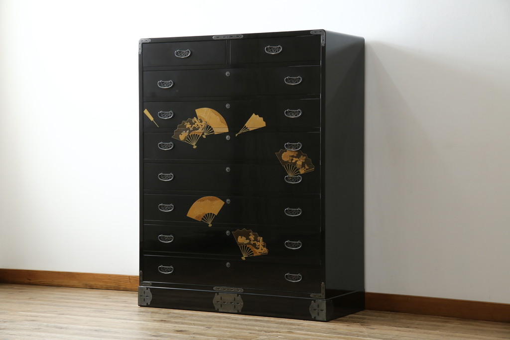 中古　最高級品!!　美しい扇の蒔絵入りの黒漆塗り桐箪笥(桐たんす、衣装箪笥、収納タンス、和タンス、引き出し)(定価推定約300万円)(R-077902)