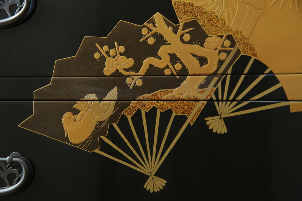 中古　最高級品!!　美しい扇の蒔絵入りの黒漆塗り桐箪笥(桐たんす、衣装箪笥、収納タンス、和タンス、引き出し)(定価推定約300万円)(R-077902)