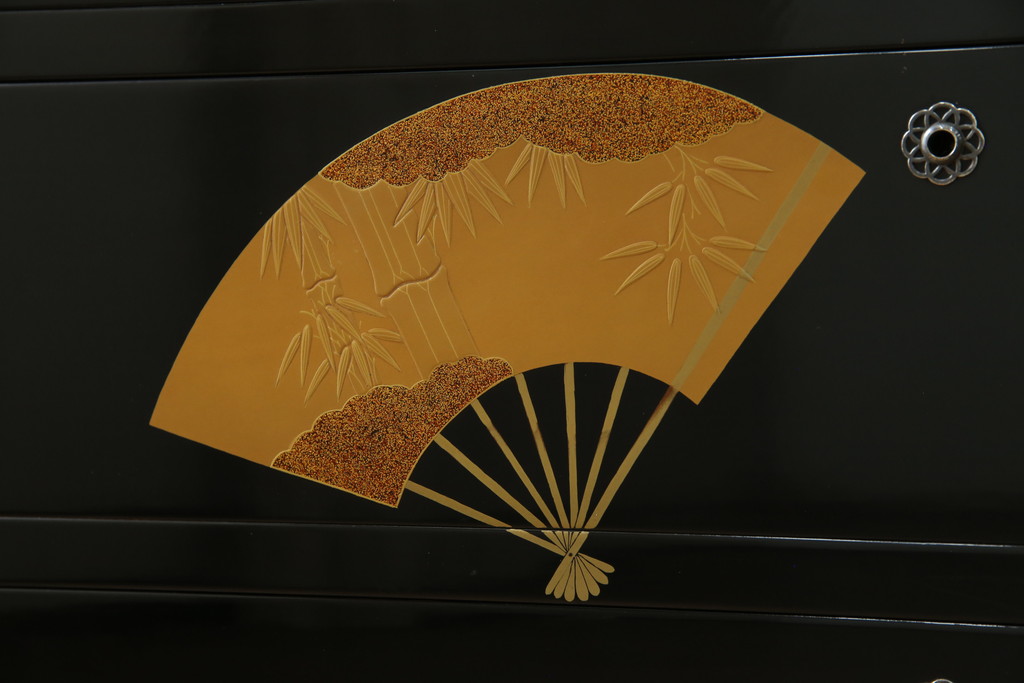 中古　最高級品!!　美しい扇の蒔絵入りの黒漆塗り桐箪笥(桐たんす、衣装箪笥、収納タンス、和タンス、引き出し)(定価推定約300万円)(R-077902)
