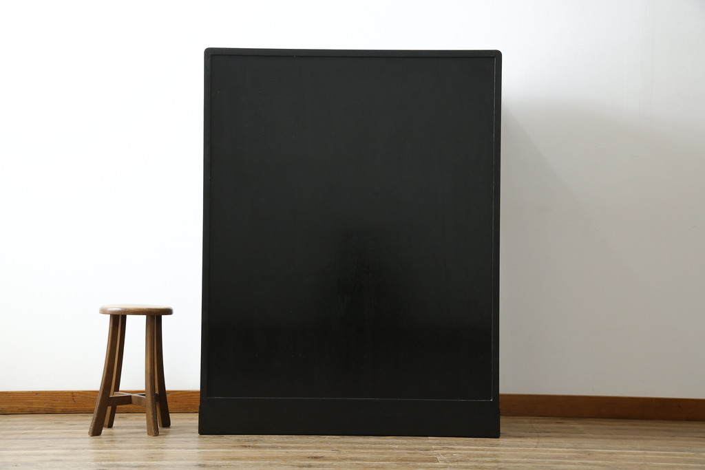 中古　最高級品!!　美しい扇の蒔絵入りの黒漆塗り桐箪笥(桐たんす、衣装箪笥、収納タンス、和タンス、引き出し)(定価推定約300万円)(R-077902)