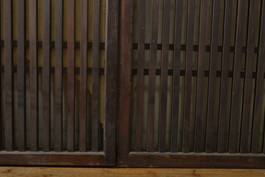 アンティーク建具　極上　高級品!!　総欅(ケヤキ)材　和モダンな雰囲気を高める格子窓2枚セット(格子戸、引き戸、建具)(R-063672)