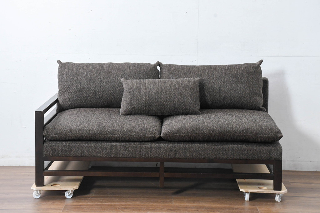 中古　超美品　展示品　Ritzwell(リッツウェル)　GRAND LEEWISE(グランドリーワイズ)　落ち着きあるシックなデザインが素敵な2人掛けソファ(2P、二人掛け、アームソファ)(定価約70万円)(R-084289)