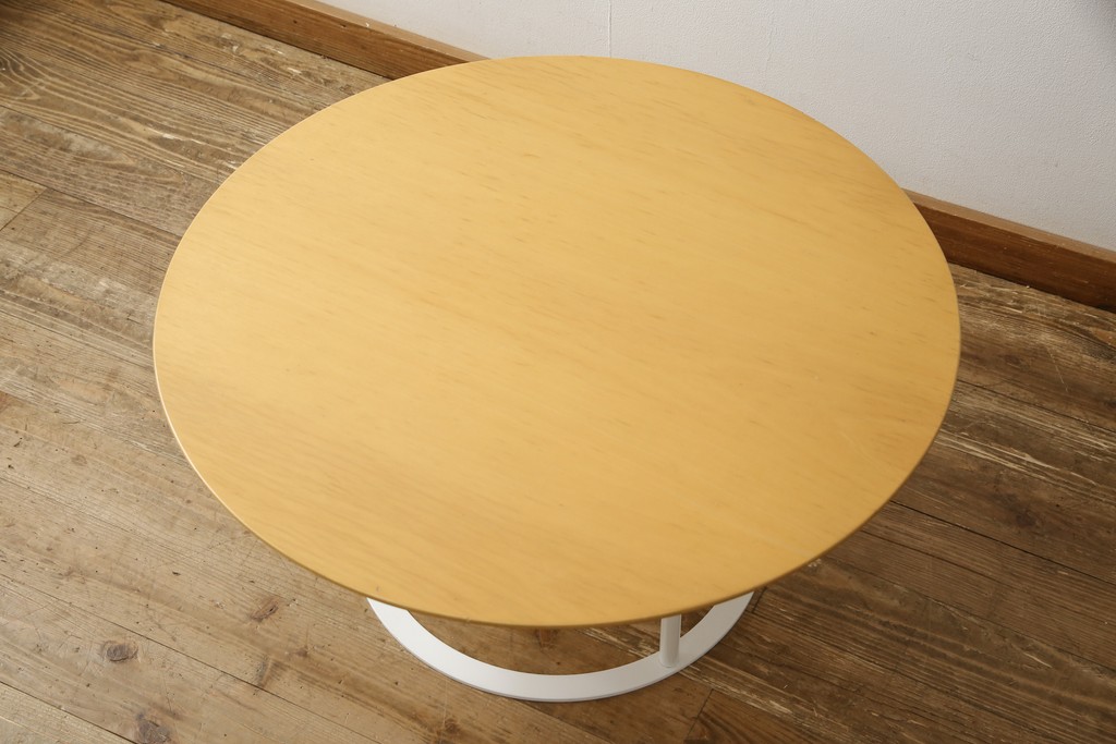 中古　arflex(アルフレックス)　 Laura Griziotti(ラウラ・グリツィオッティ)　uvi(ウビ)　シンプルなデザインで色んなお部屋にマッチするセンターテーブル(ローテーブル、コーヒーテーブル、ラウンドテーブル、丸テーブル)(定価約20万円)(R-055652)