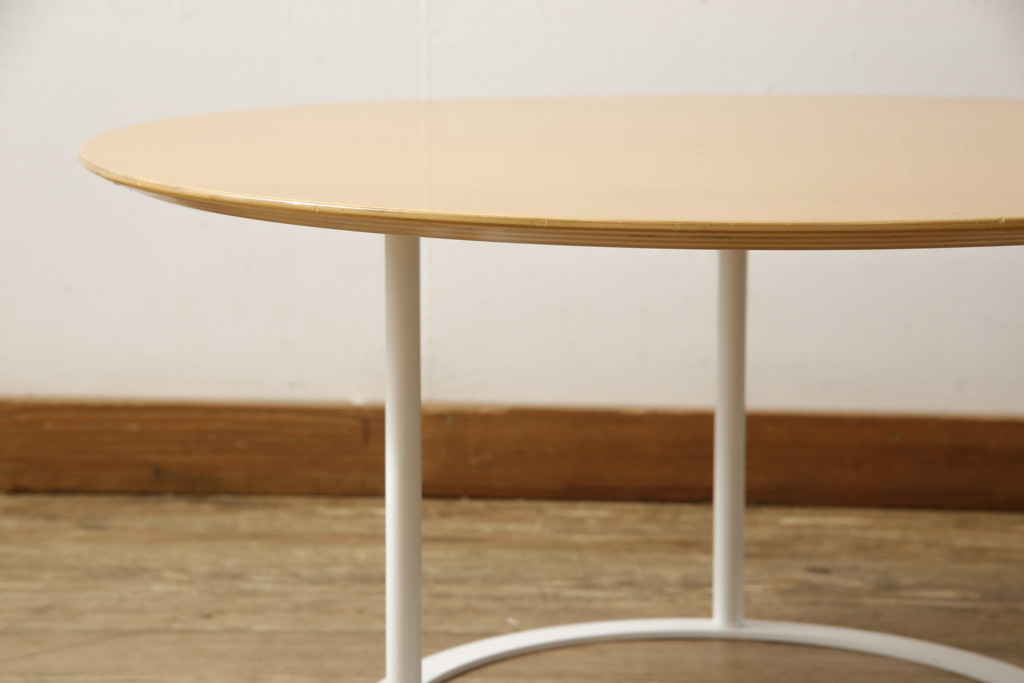 中古　arflex(アルフレックス)　 Laura Griziotti(ラウラ・グリツィオッティ)　uvi(ウビ)　シンプルなデザインで色んなお部屋にマッチするセンターテーブル(ローテーブル、コーヒーテーブル、ラウンドテーブル、丸テーブル)(定価約20万円)(R-055652)