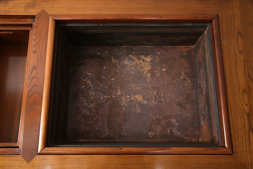 中古　総ケヤキ材　赤みがかった色合いが味わい深い関西火鉢(囲炉裏、長火鉢、座卓、ローテーブル)(R-050822)