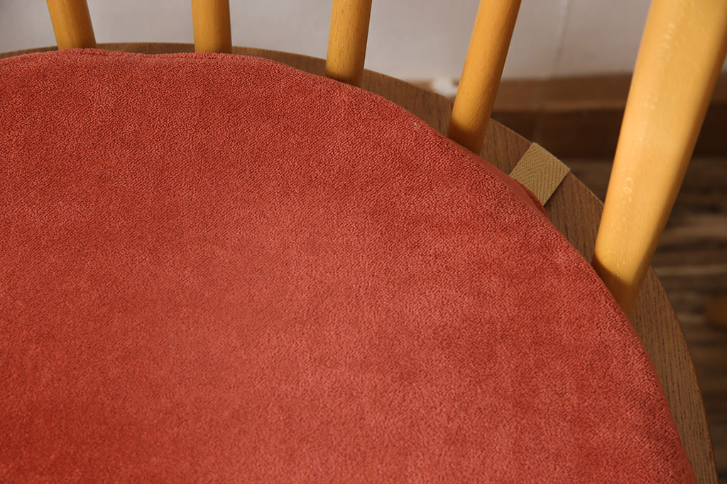 イギリスヴィンテージ　ビンテージ家具　ERCOL(アーコール)　オレンジのクッション付きのアーコールチェア4脚セット(ダイニングチェア、板座チェア、椅子)(R-050259)